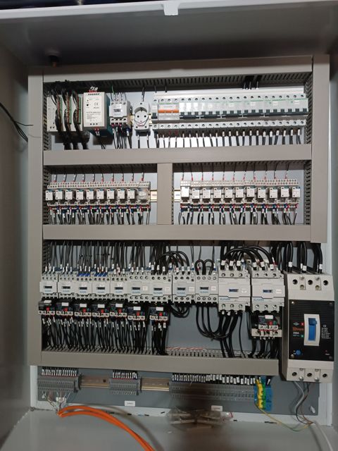 Монтажна плоча со контактори и заштити за бетонска база во Гевгелија – ELKO AUTOMATION
