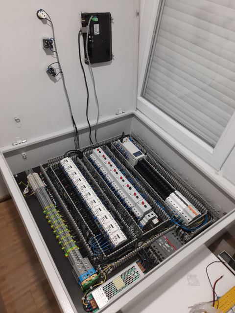 Ожичување на електро ормар за бетонска база во Штип – ELKO AUTOMATION
